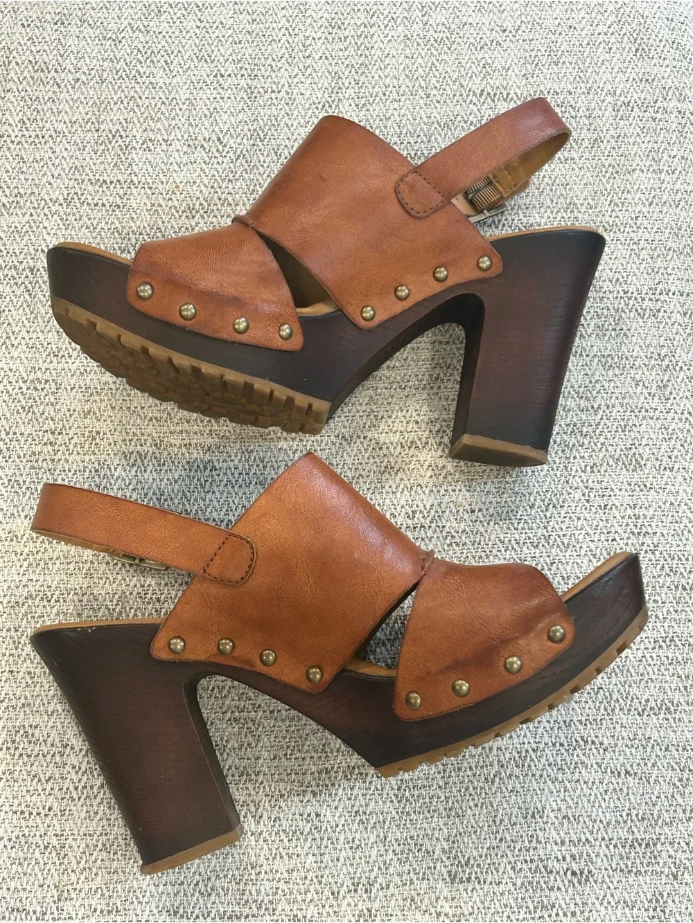 Korks Women's Brown Leather Platform Clog Sandals
